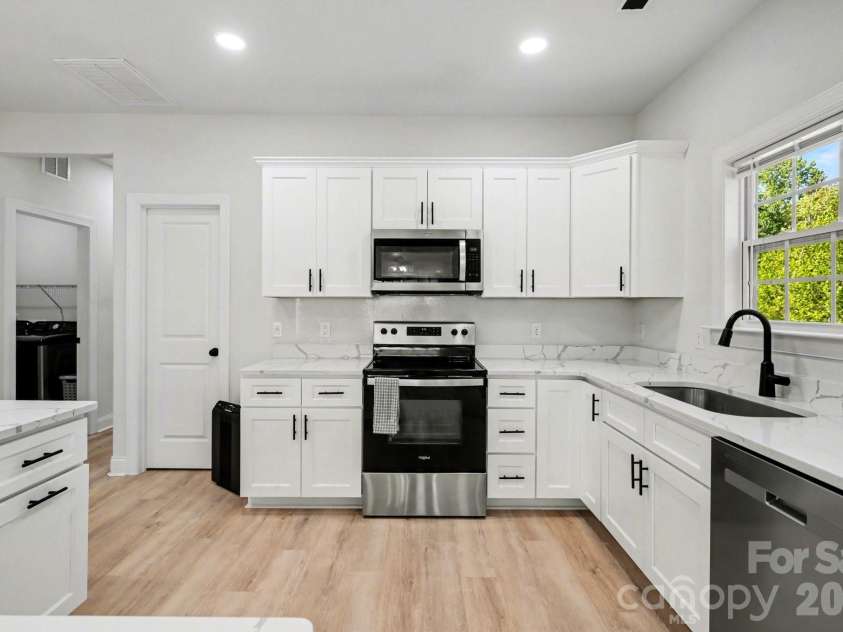 5305 Ridgefall Road, Greensboro, NC 27410.  MLS# CAR4371790, YatesRealty ID 18953. 