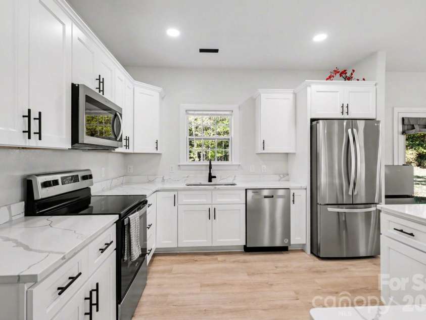 5305 Ridgefall Road, Greensboro, NC 27410.  MLS# CAR4371790, YatesRealty ID 18953. 