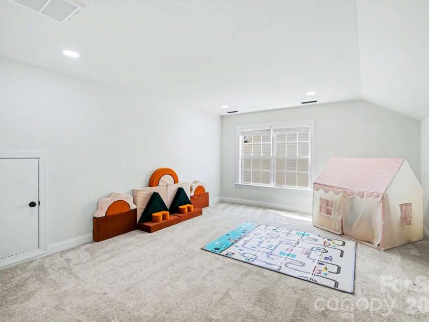 5305 Ridgefall Road, Greensboro, NC 27410.  MLS# CAR4371790, YatesRealty ID 18953. 