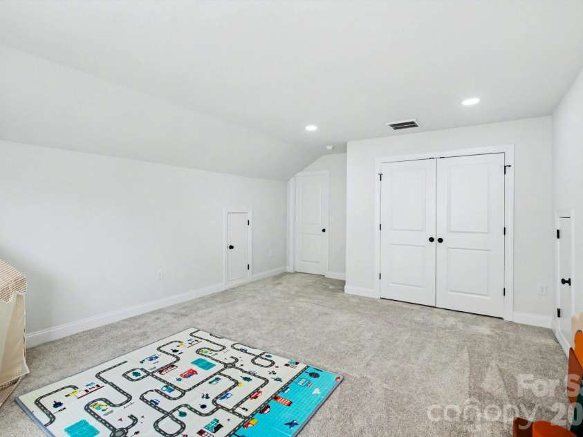 5305 Ridgefall Road, Greensboro, NC 27410.  MLS# CAR4371790, YatesRealty ID 18953. 