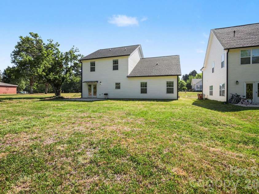 5305 Ridgefall Road, Greensboro, NC 27410.  MLS# CAR4371790, YatesRealty ID 18953. 