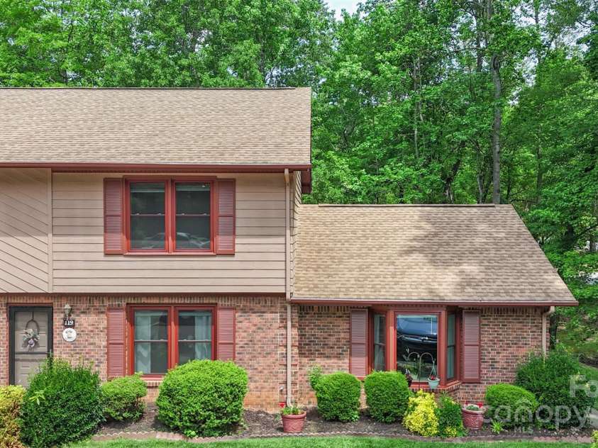 119 Mary Louise Court, Fort Mill, SC 29715.  MLS# CAR4251038, YatesRealty ID 18954. 