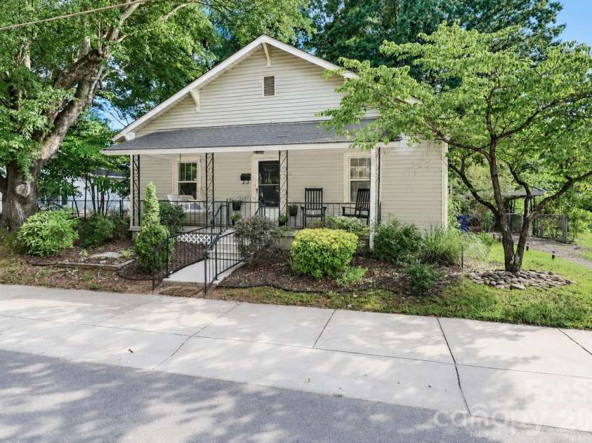 313 Dingler Avenue, Mooresville, NC 28115.  MLS# CAR4317035, YatesRealty ID 18955. 