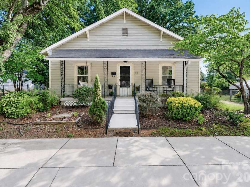 313 Dingler Avenue, Mooresville, NC 28115.  MLS# CAR4317035, YatesRealty ID 18955. 