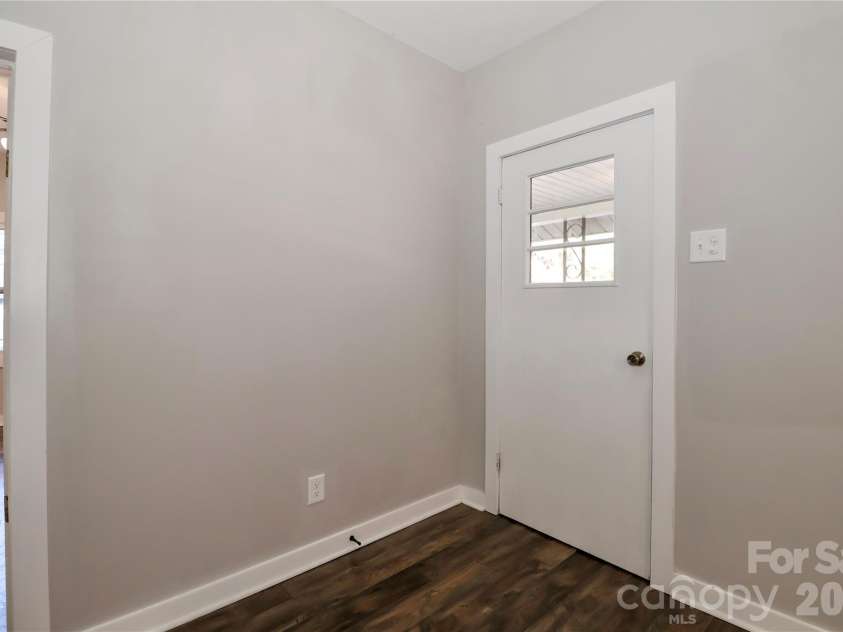 313 Dingler Avenue, Mooresville, NC 28115.  MLS# CAR4317035, YatesRealty ID 18955. Front Entryway