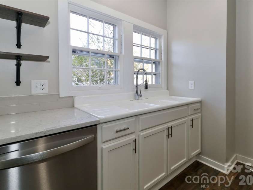 313 Dingler Avenue, Mooresville, NC 28115.  MLS# CAR4317035, YatesRealty ID 18955. Kirtchen