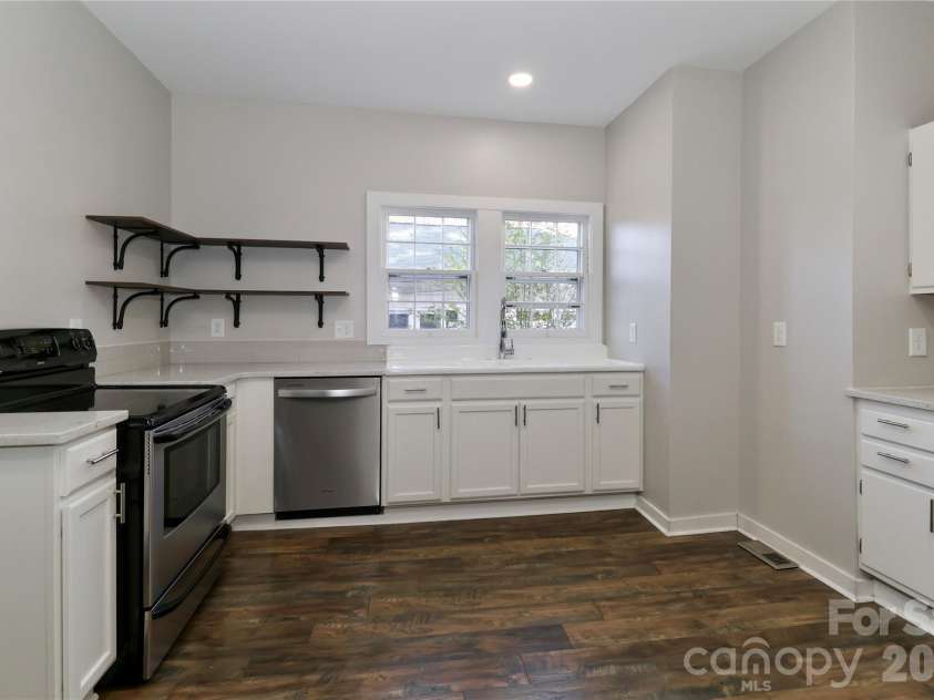 313 Dingler Avenue, Mooresville, NC 28115.  MLS# CAR4317035, YatesRealty ID 18955. Kitchen