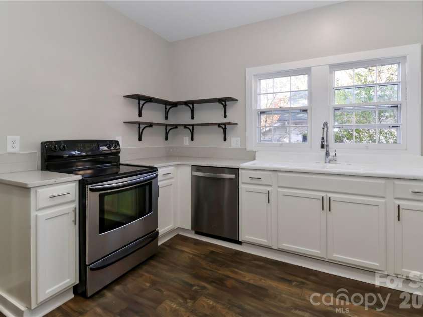 313 Dingler Avenue, Mooresville, NC 28115.  MLS# CAR4317035, YatesRealty ID 18955. Kitchen