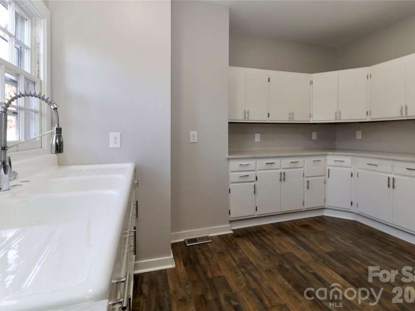 313 Dingler Avenue, Mooresville, NC 28115.  MLS# CAR4317035, YatesRealty ID 18955. Kitchen