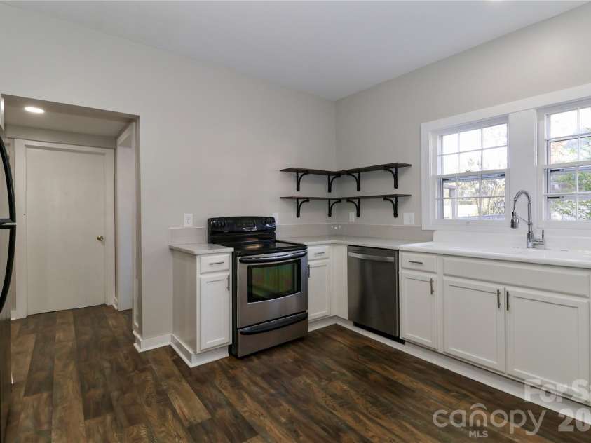 313 Dingler Avenue, Mooresville, NC 28115.  MLS# CAR4317035, YatesRealty ID 18955. Kitchen