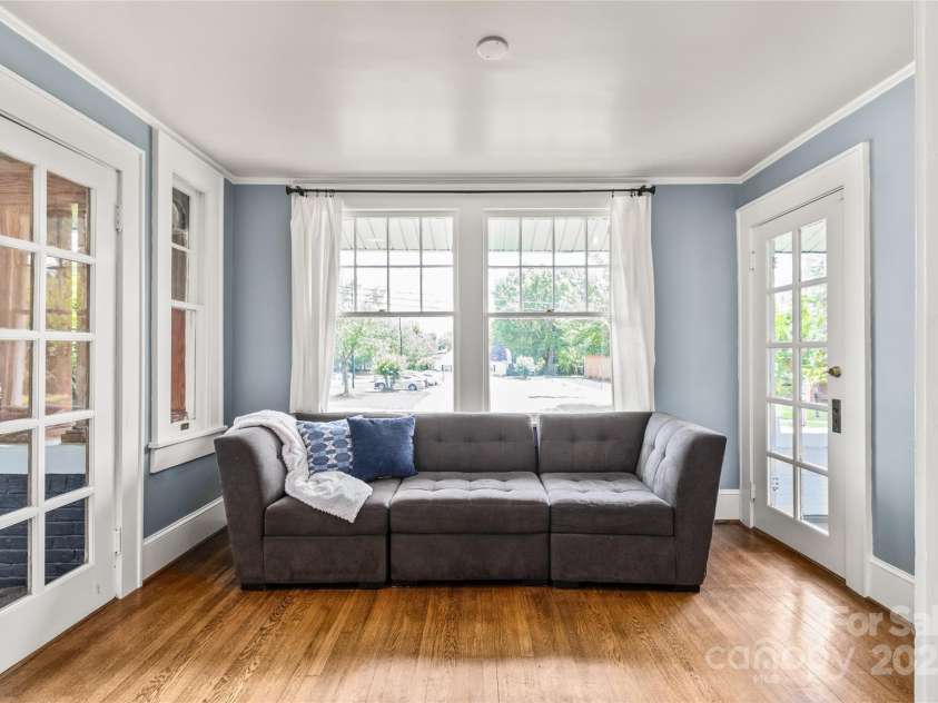 319 Oakland Street, Gastonia, NC 28052.  MLS# CAR4257720, YatesRealty ID 18955. Inviting Sunroom