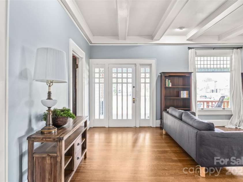 319 Oakland Street, Gastonia, NC 28052.  MLS# CAR4257720, YatesRealty ID 18955. Living Room