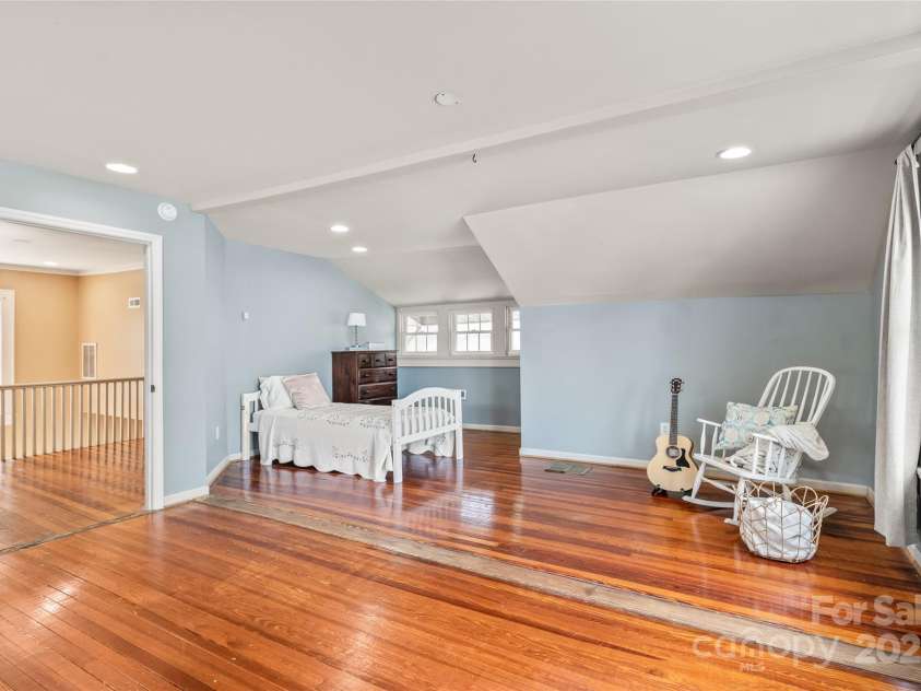 319 Oakland Street, Gastonia, NC 28052.  MLS# CAR4257720, YatesRealty ID 18955. Oversized Bedroom