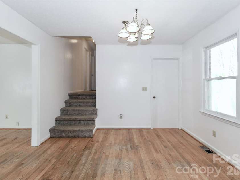 753 Stoney Lane, Statesville, NC 28625.  MLS# CAR4358635, YatesRealty ID 18956. Dining area