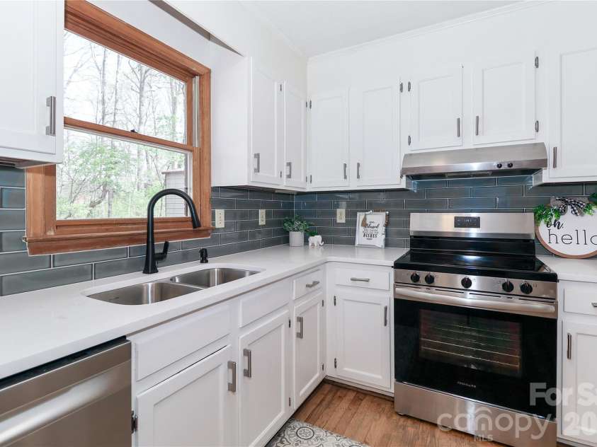 753 Stoney Lane, Statesville, NC 28625.  MLS# CAR4358635, YatesRealty ID 18956. Kitchen