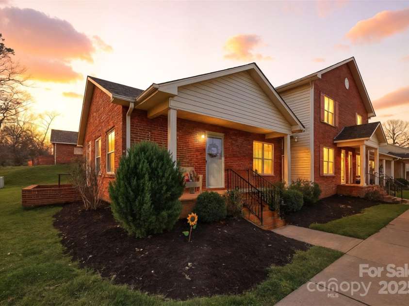 102 Brandywine Drive, Conover, NC 28613.  MLS# CAR4326378, YatesRealty ID 18957. 