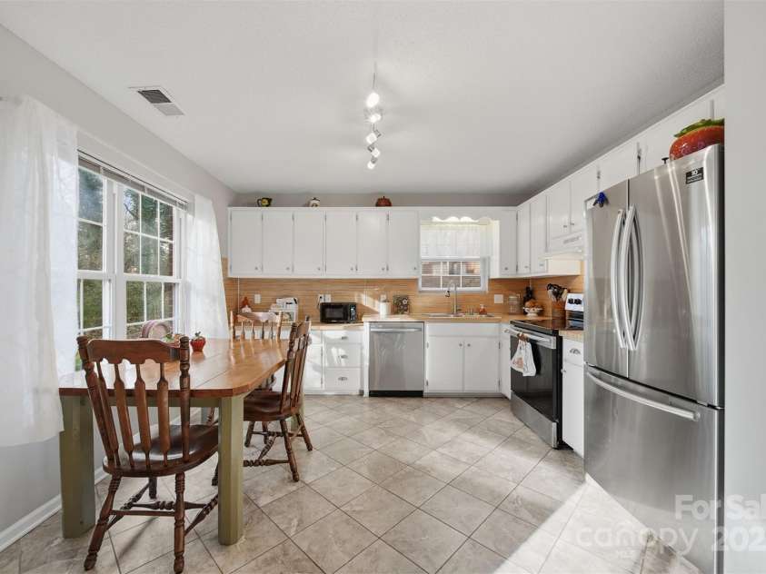 102 Brandywine Drive, Conover, NC 28613.  MLS# CAR4326378, YatesRealty ID 18957. 