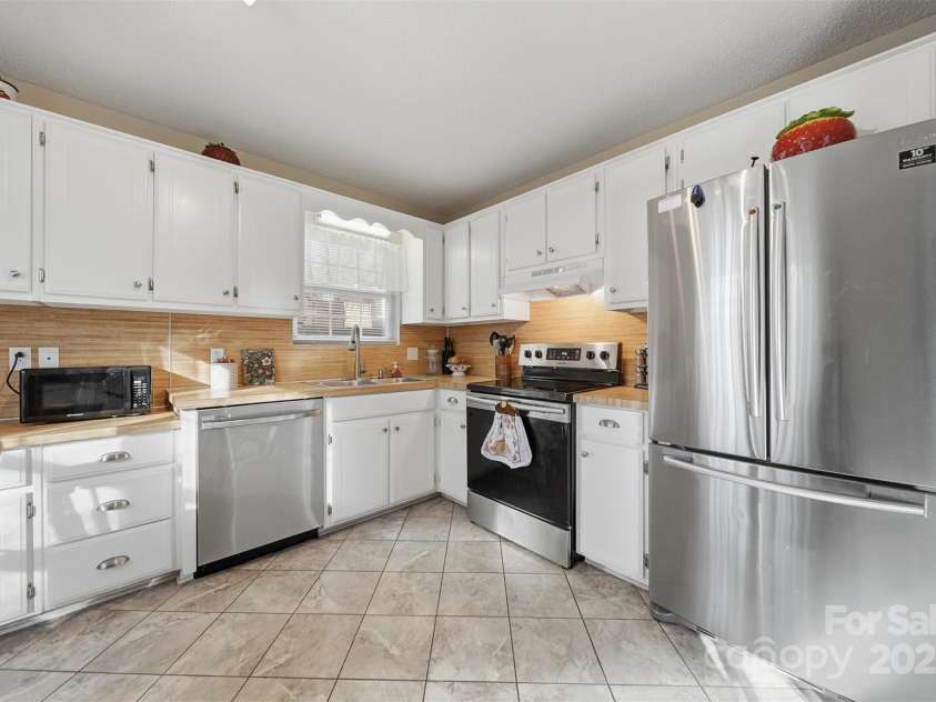 102 Brandywine Drive, Conover, NC 28613.  MLS# CAR4326378, YatesRealty ID 18957. 