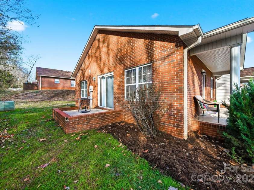 102 Brandywine Drive, Conover, NC 28613.  MLS# CAR4326378, YatesRealty ID 18957. 