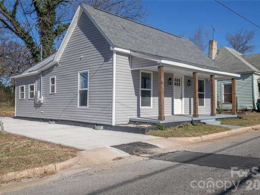 929 Long Street, Salisbury, NC 28144.  MLS# CAR4370414, YatesRealty ID 18957. 