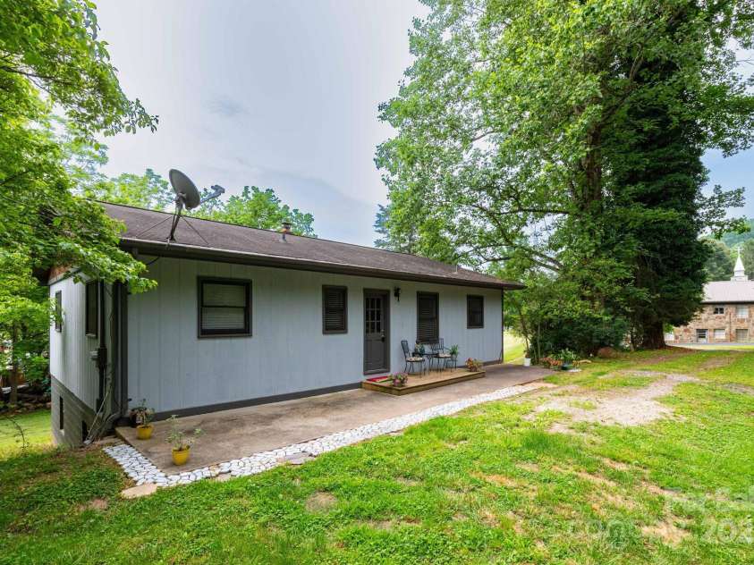 57 Gribble Road, Franklin, NC 28734.  MLS# CAR4253647, YatesRealty ID 18958. 