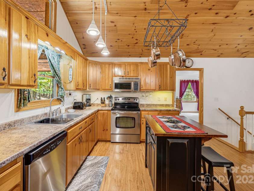 127 Lazy Creek Lane, Murphy, NC 28906.  MLS# CAR4177413, YatesRealty ID 1896. 