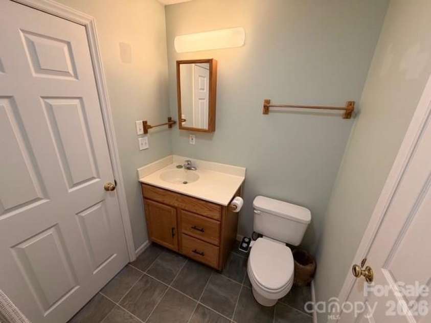 2329 Pinnacle Parkway, Union Mills, NC 28167.  MLS# CAR4250826, YatesRealty ID 18962. Jack & Jill bath access (Main level)