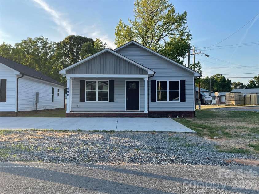 600 Bethpage Road, Kannapolis, NC 28081.  MLS# CAR4356034, YatesRealty ID 18964. 