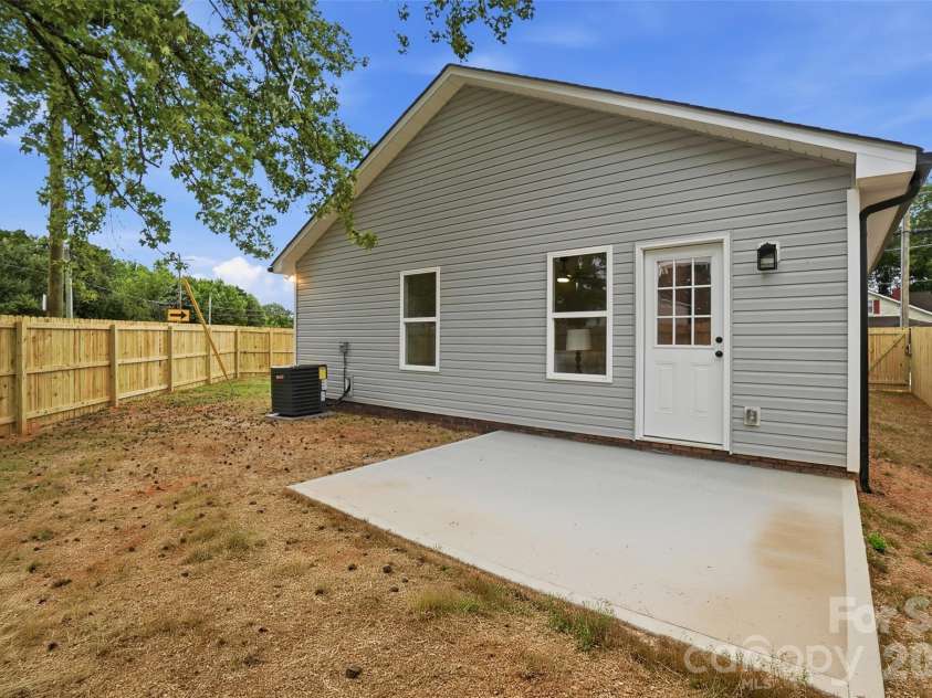 600 Bethpage Road, Kannapolis, NC 28081.  MLS# CAR4356034, YatesRealty ID 18964. 