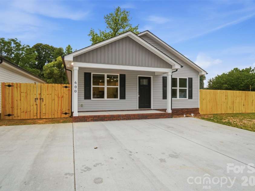 600 Bethpage Road, Kannapolis, NC 28081.  MLS# CAR4356034, YatesRealty ID 18964. 