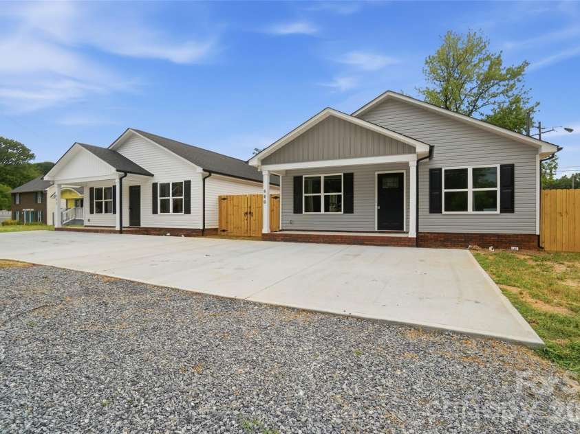 600 Bethpage Road, Kannapolis, NC 28081.  MLS# CAR4356034, YatesRealty ID 18964. Expanded parking area with added pea gravel