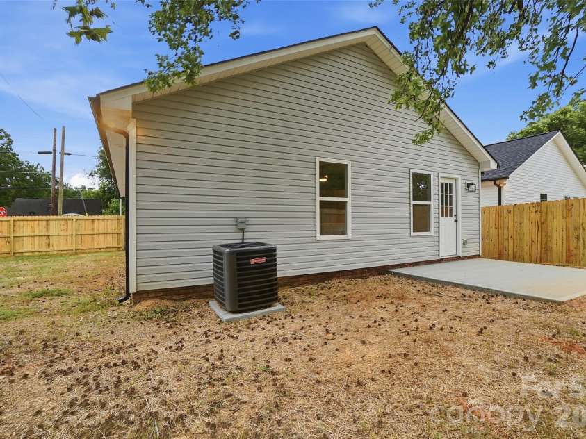 600 Bethpage Road, Kannapolis, NC 28081.  MLS# CAR4356034, YatesRealty ID 18964. Spacious private backyard.