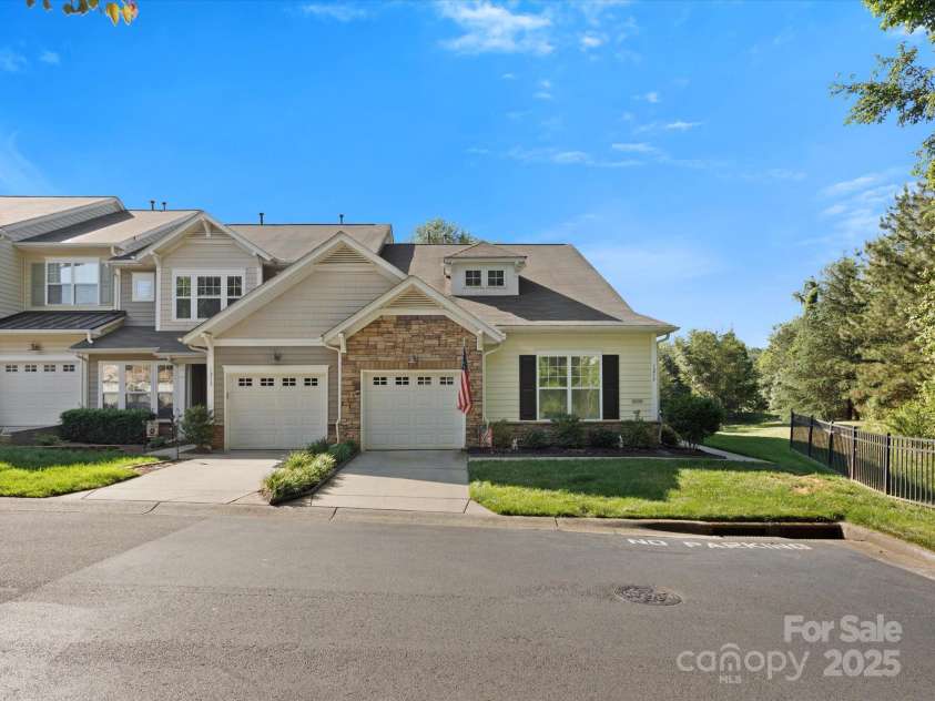 1219 Crown Vista Drive, Fort Mill, SC 29707.  MLS# CAR4254601, YatesRealty ID 18965. 