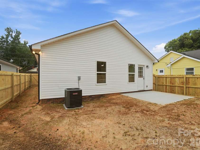 602 Bethpage Road, Kannapolis, NC 28081.  MLS# CAR4356035, YatesRealty ID 18965. 