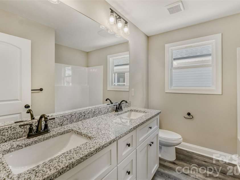 602 Bethpage Road, Kannapolis, NC 28081.  MLS# CAR4356035, YatesRealty ID 18965. Dual vanities in the primary bath