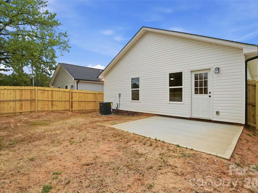 602 Bethpage Road, Kannapolis, NC 28081.  MLS# CAR4356035, YatesRealty ID 18965. Fully fenced backyard