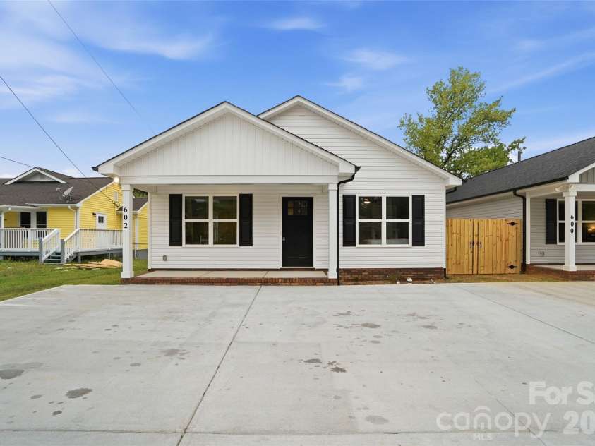 602 Bethpage Road, Kannapolis, NC 28081.  MLS# CAR4356035, YatesRealty ID 18965. Home...sweet...home!