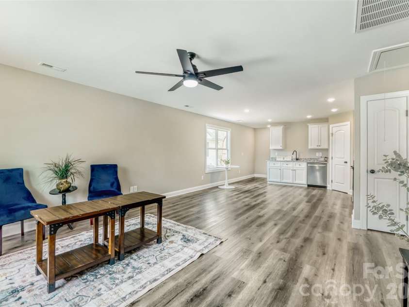 602 Bethpage Road, Kannapolis, NC 28081.  MLS# CAR4356035, YatesRealty ID 18965. Inviting family room