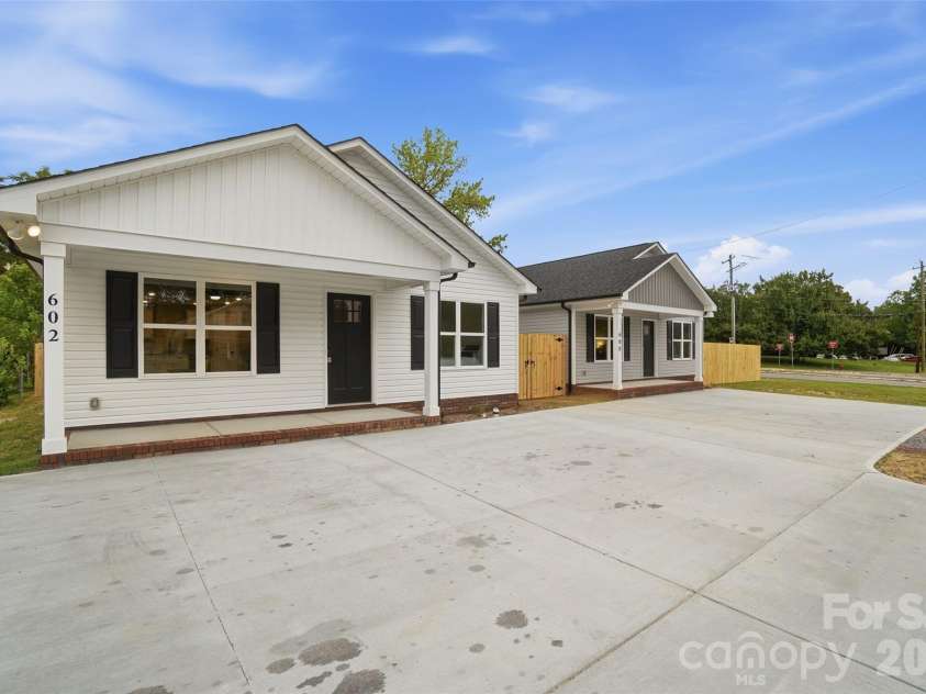 602 Bethpage Road, Kannapolis, NC 28081.  MLS# CAR4356035, YatesRealty ID 18965. Kannapolis Gem