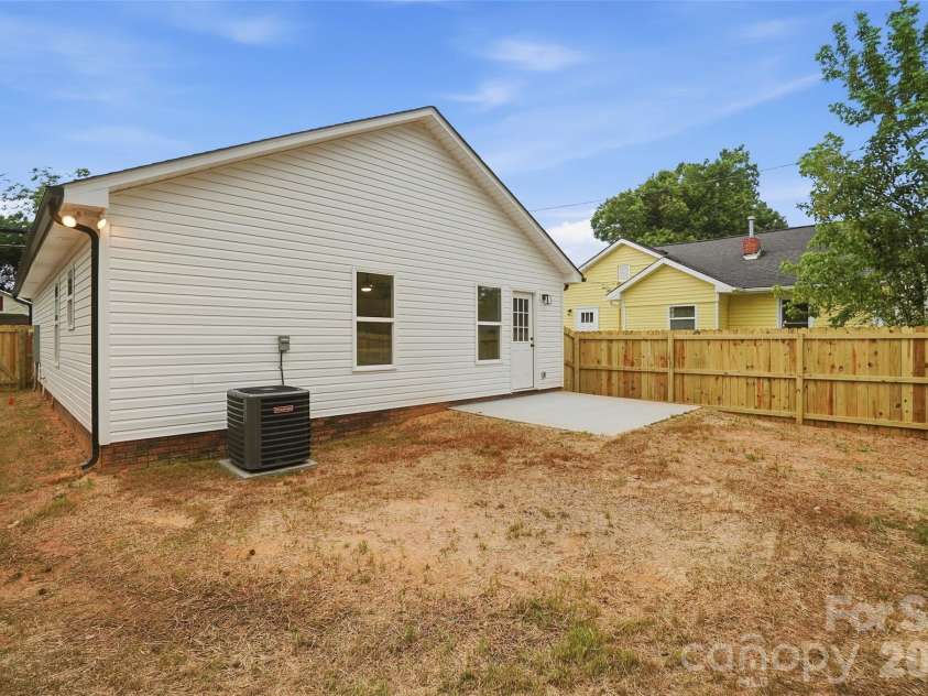 602 Bethpage Road, Kannapolis, NC 28081.  MLS# CAR4356035, YatesRealty ID 18965. Large backyard