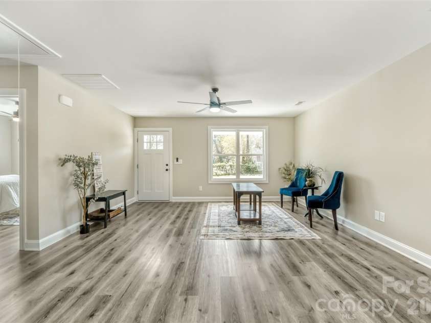 602 Bethpage Road, Kannapolis, NC 28081.  MLS# CAR4356035, YatesRealty ID 18965. Open floorplan