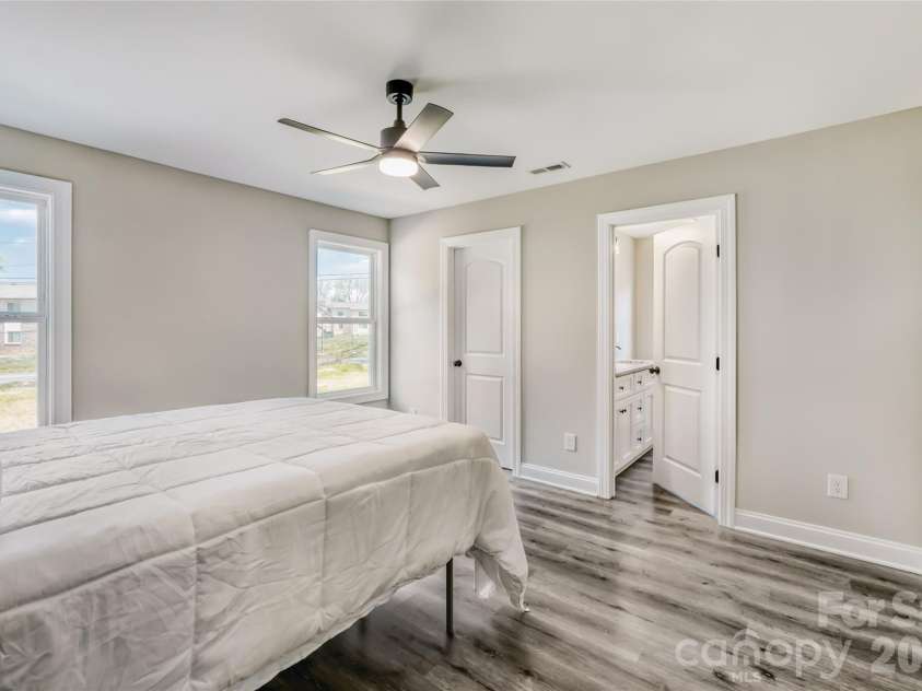 602 Bethpage Road, Kannapolis, NC 28081.  MLS# CAR4356035, YatesRealty ID 18965. Primary suite