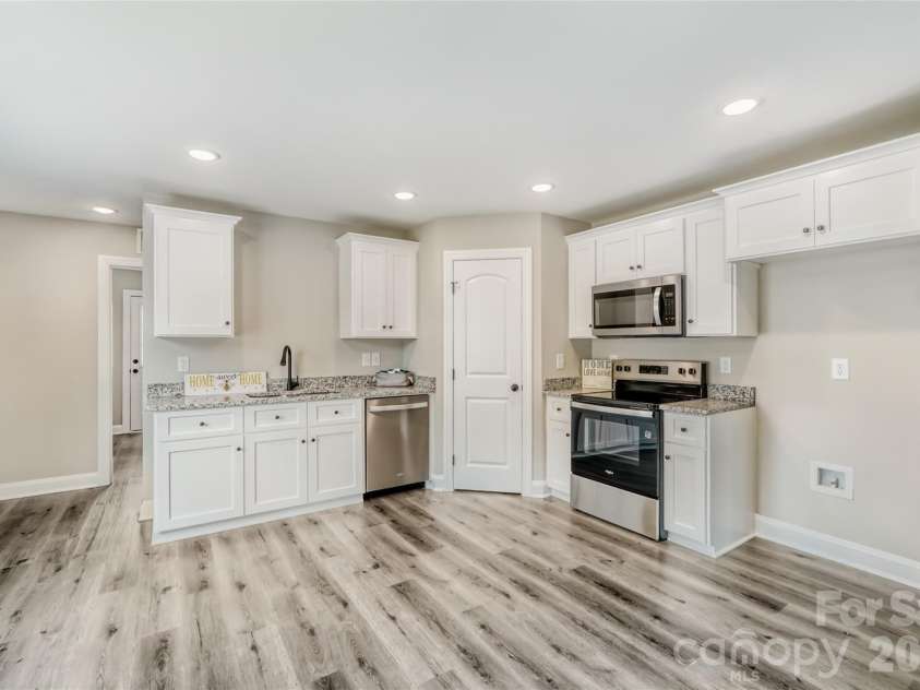 602 Bethpage Road, Kannapolis, NC 28081.  MLS# CAR4356035, YatesRealty ID 18965. Spacious kitchen