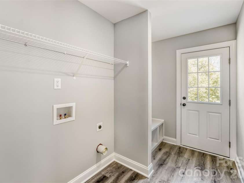 602 Bethpage Road, Kannapolis, NC 28081.  MLS# CAR4356035, YatesRealty ID 18965. Spacious laundry room and mud room area