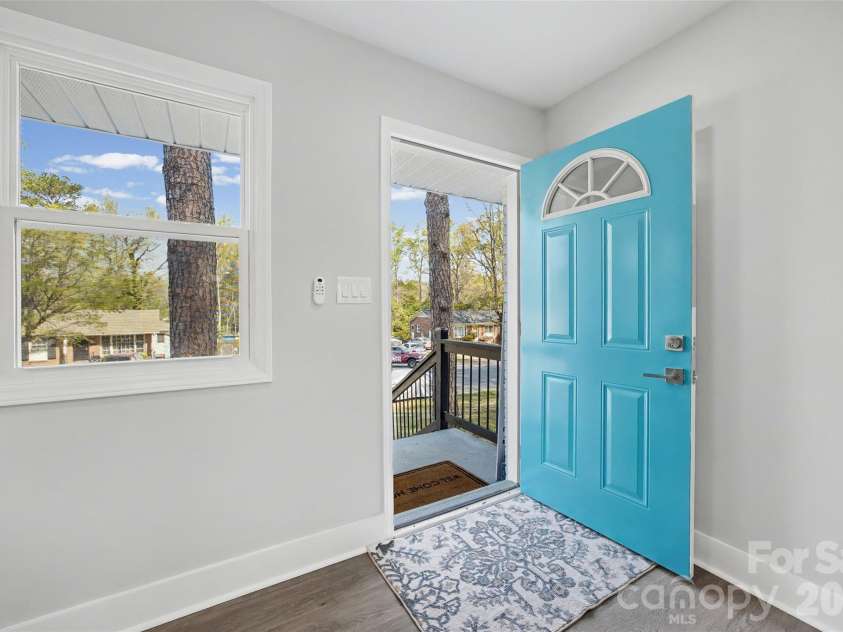 553 Derrydowne Drive, Charlotte, NC 28213.  MLS# CAR4362028, YatesRealty ID 18966. 
