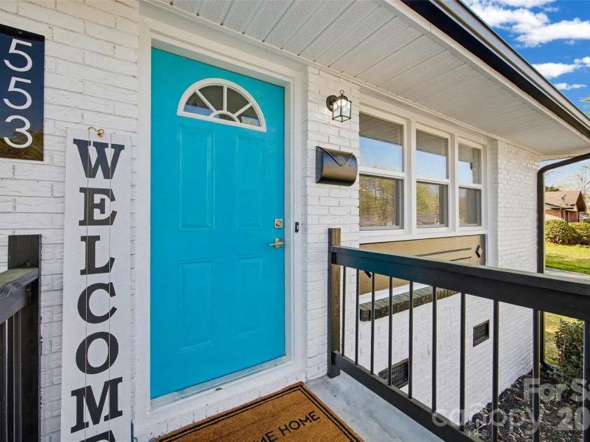 553 Derrydowne Drive, Charlotte, NC 28213.  MLS# CAR4362028, YatesRealty ID 18966. 
