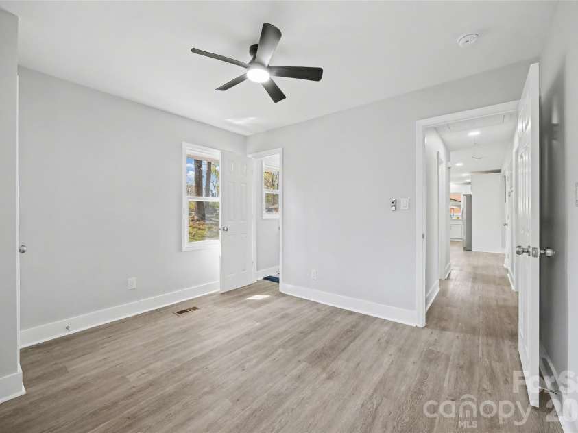 553 Derrydowne Drive, Charlotte, NC 28213.  MLS# CAR4362028, YatesRealty ID 18966. 