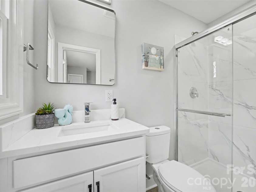 553 Derrydowne Drive, Charlotte, NC 28213.  MLS# CAR4362028, YatesRealty ID 18966. 
