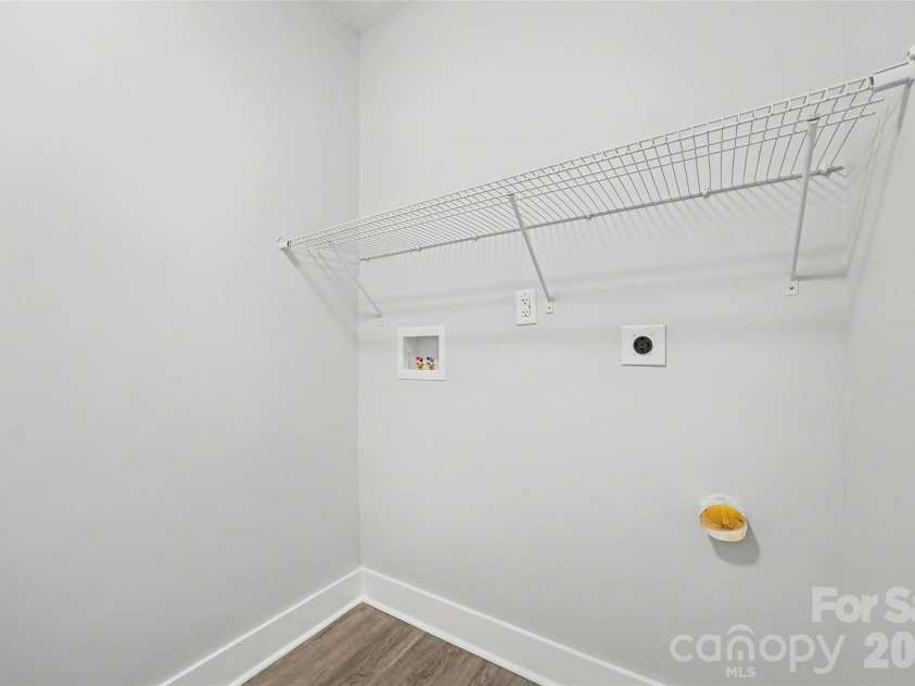 553 Derrydowne Drive, Charlotte, NC 28213.  MLS# CAR4362028, YatesRealty ID 18966. 