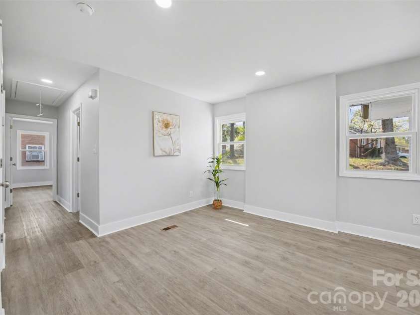 553 Derrydowne Drive, Charlotte, NC 28213.  MLS# CAR4362028, YatesRealty ID 18966. 